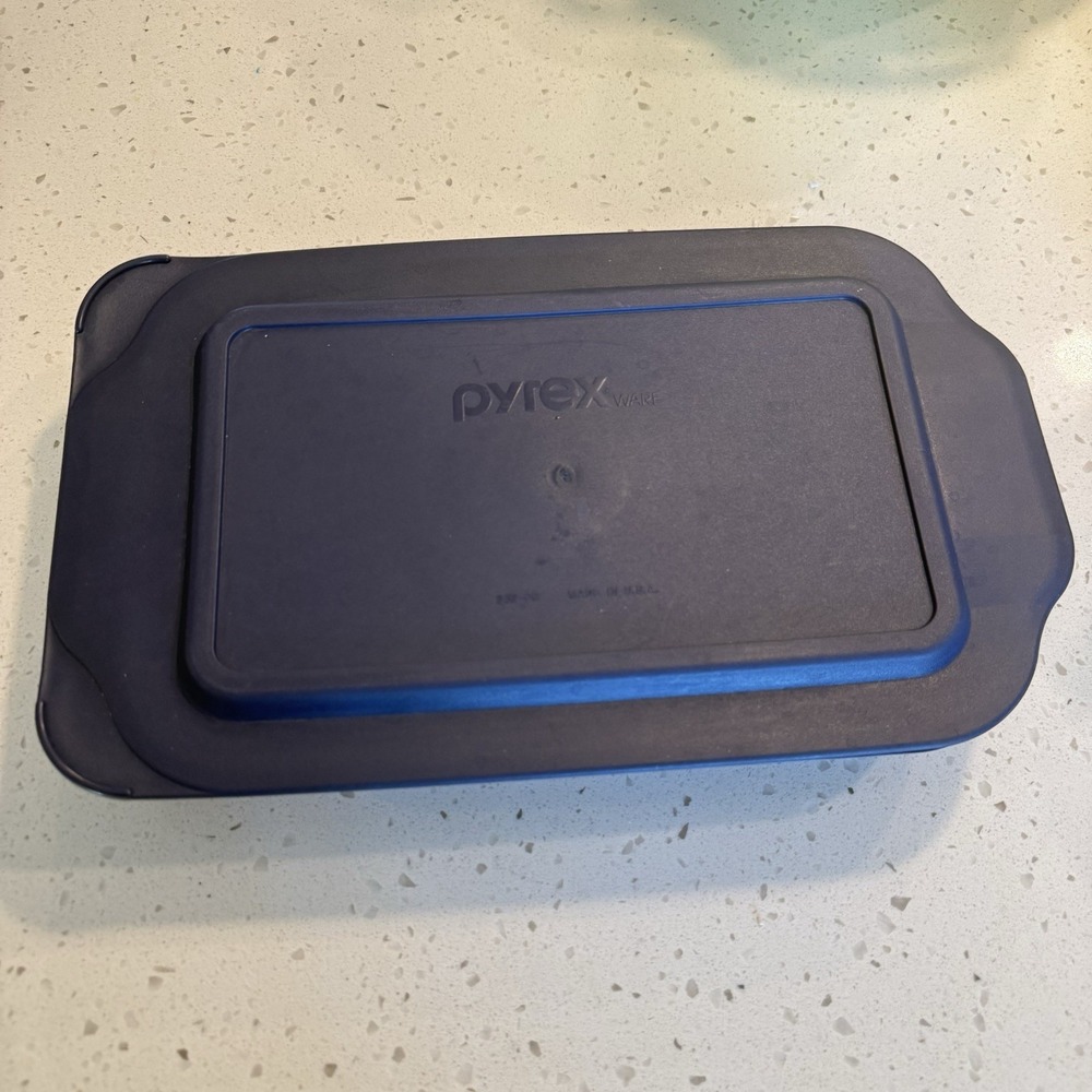 Pyrex 233-PC Blue Glass Baking Dish 13x9x2 3 Qt. With Storage Lid Made in USA